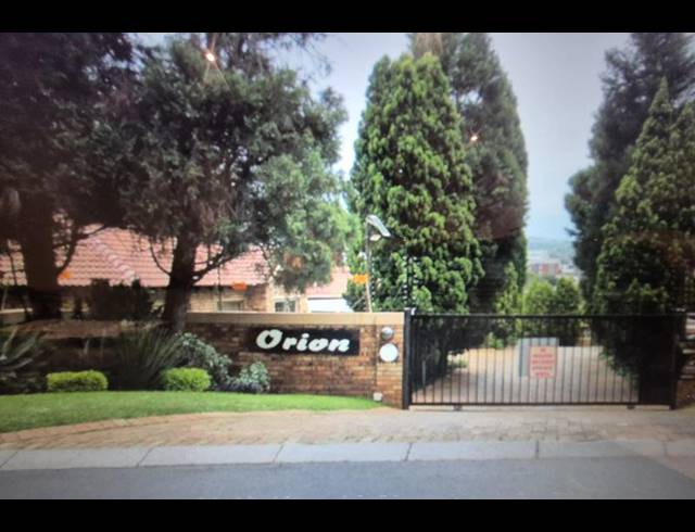 2 BEDROOM TOWNHOUSE FOR SALE IN WILGEHEUWEL